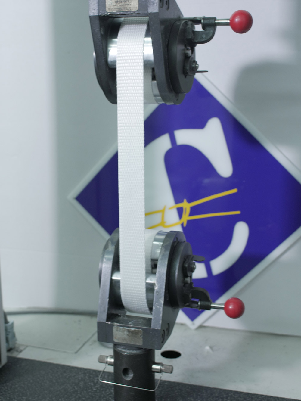 Image of Tensile test device